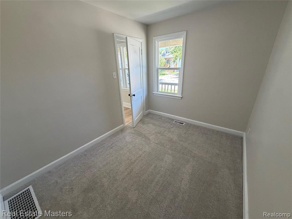 1016 Gillett Street, Port Huron, MI 48060 — Photo 8
