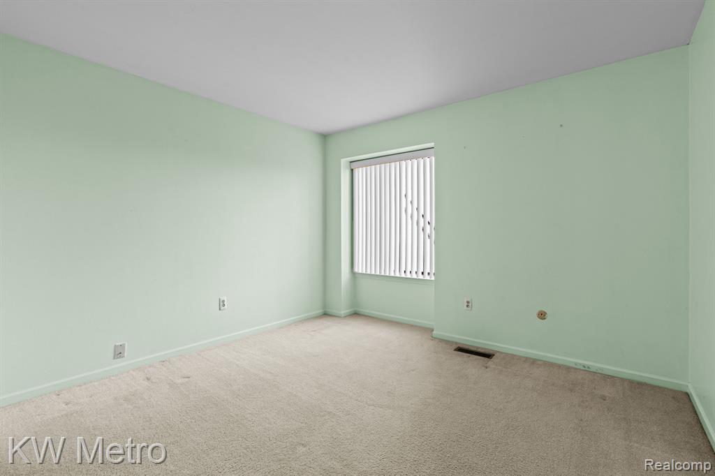 29263 W CHANTICLEER Drive, Southfield, MI 48034 — Photo 27