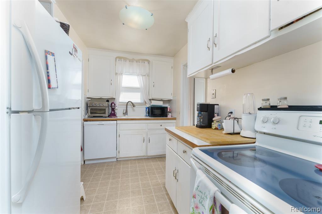 3714 Robina Avenue, Berkley, MI 48072 — Photo 10