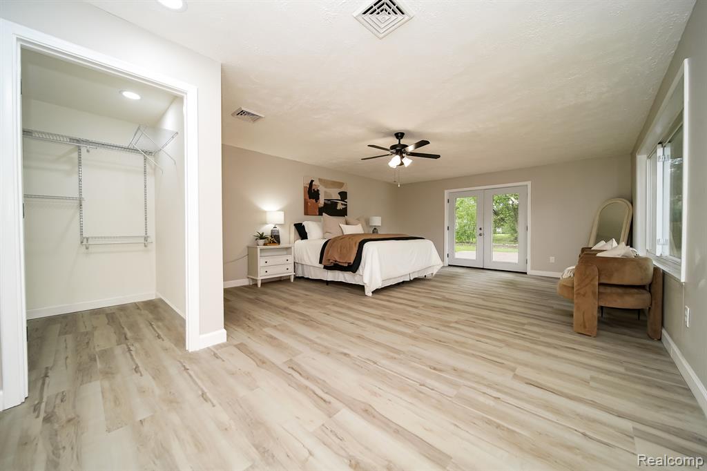 19041 Bungalow Drive, Lathrup Village, MI 48076 — Photo 42