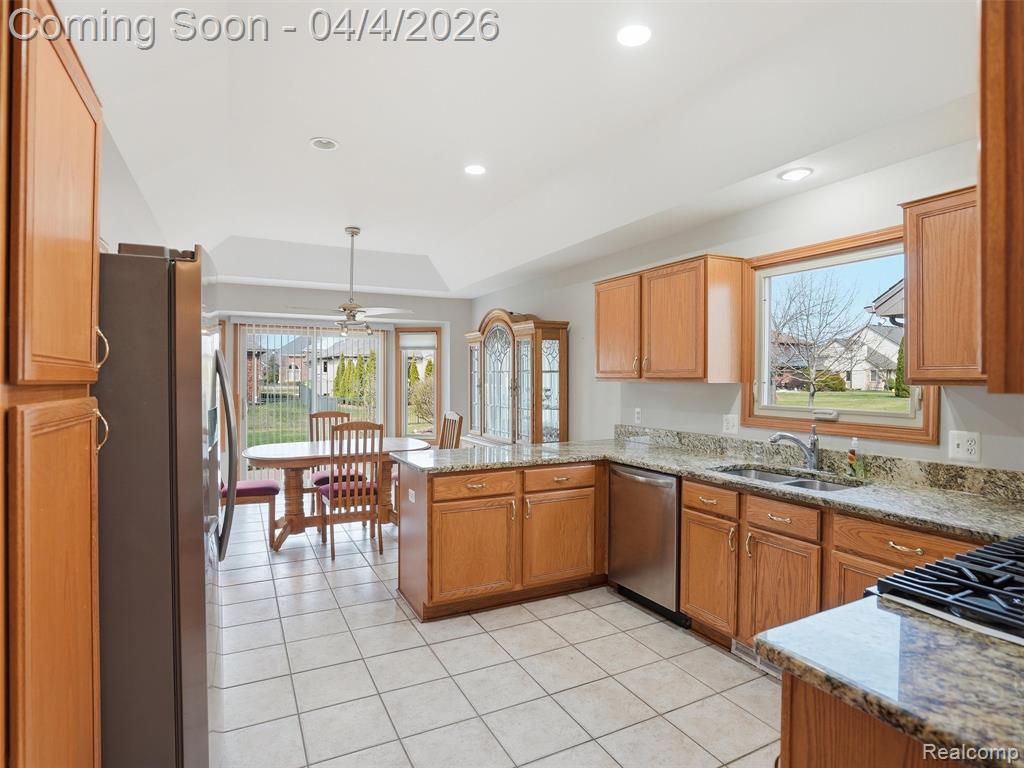 51605 Shadywood Drive, Macomb, MI 48042 — Photo 4