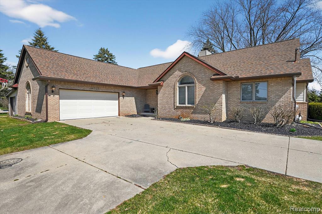 16147 Silvercrest Drive, Fenton, MI 48430 — Photo 2