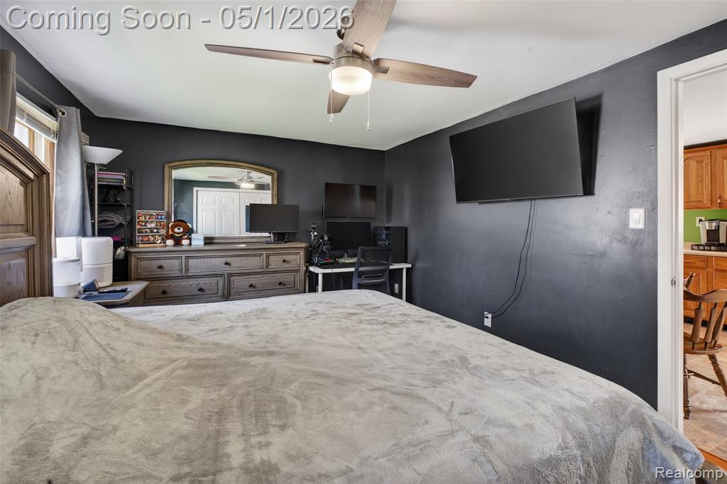 677 Lindbergh Street, Wyandotte, MI 48192 — Photo 32