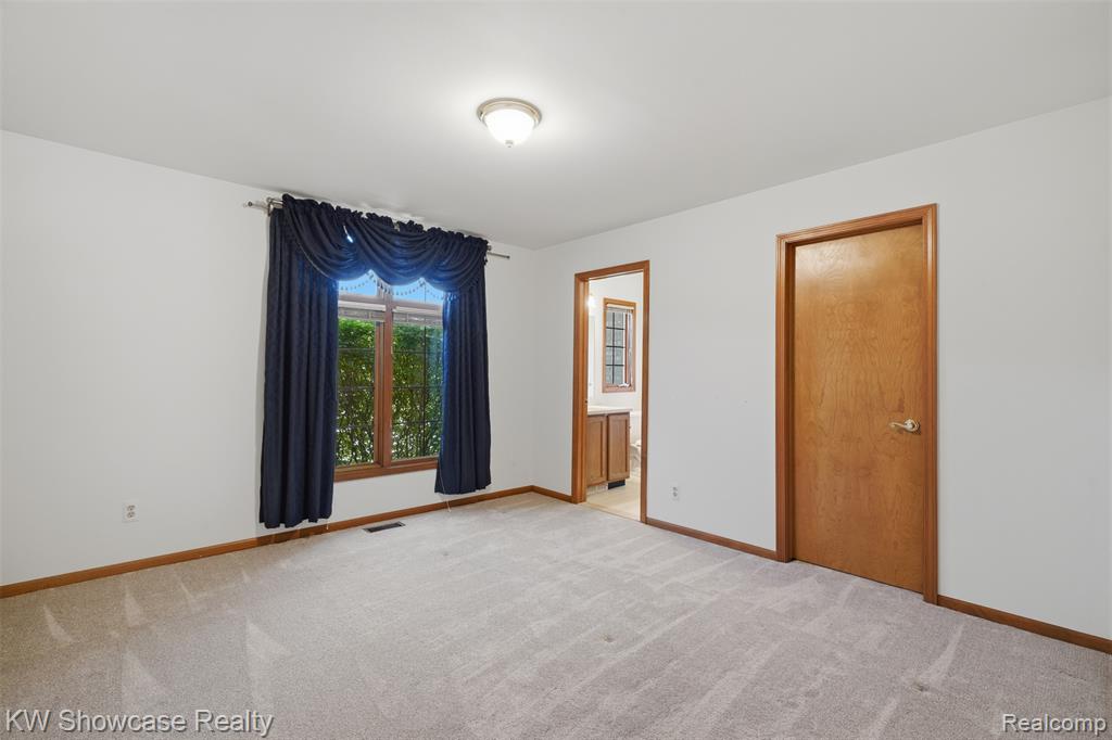 54519 Cambridge Drive, Shelby Twp, MI 48315 — Photo 19