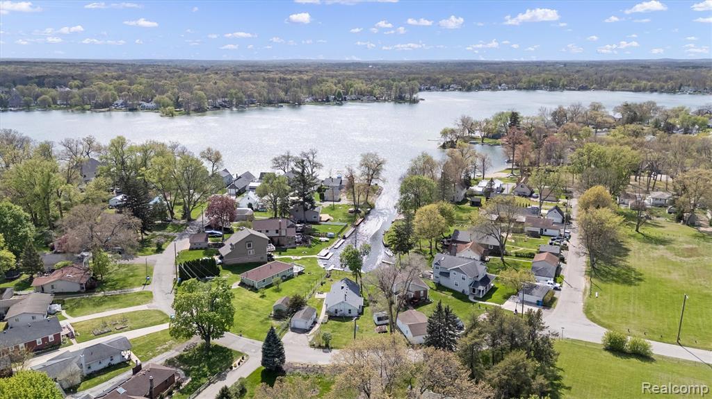 8294 Lagoon Street, Commerce Twp, MI 48382 — Photo 14