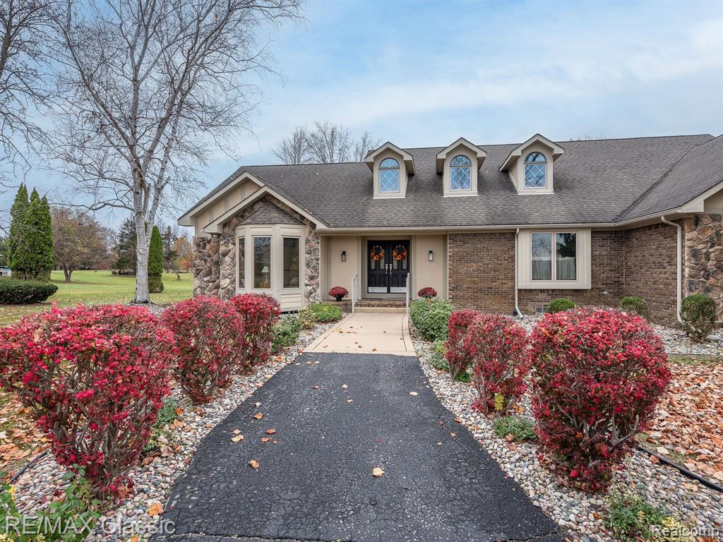 9415 N TERRITORIAL Road, Plymouth, MI 48170 — Photo 2