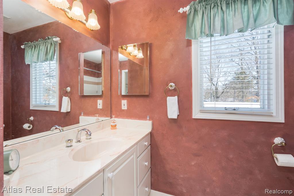 10235 Park Drive, Goodrich Vlg, MI — Photo 36
