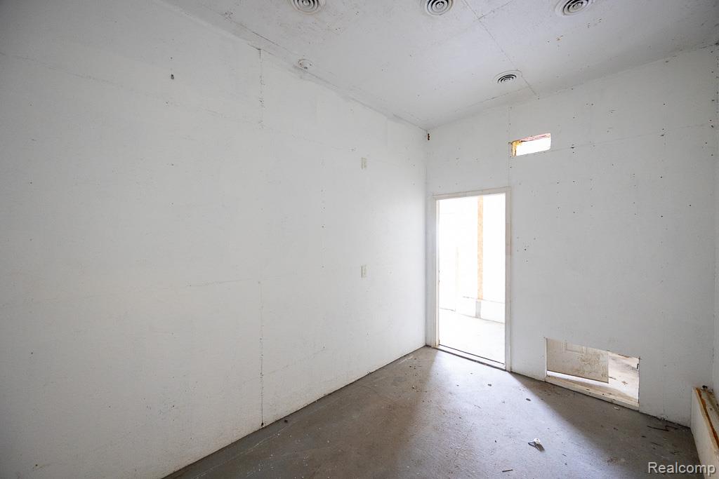 128 W Muir Avenue, Hazel Park, MI 48030 — Photo 41