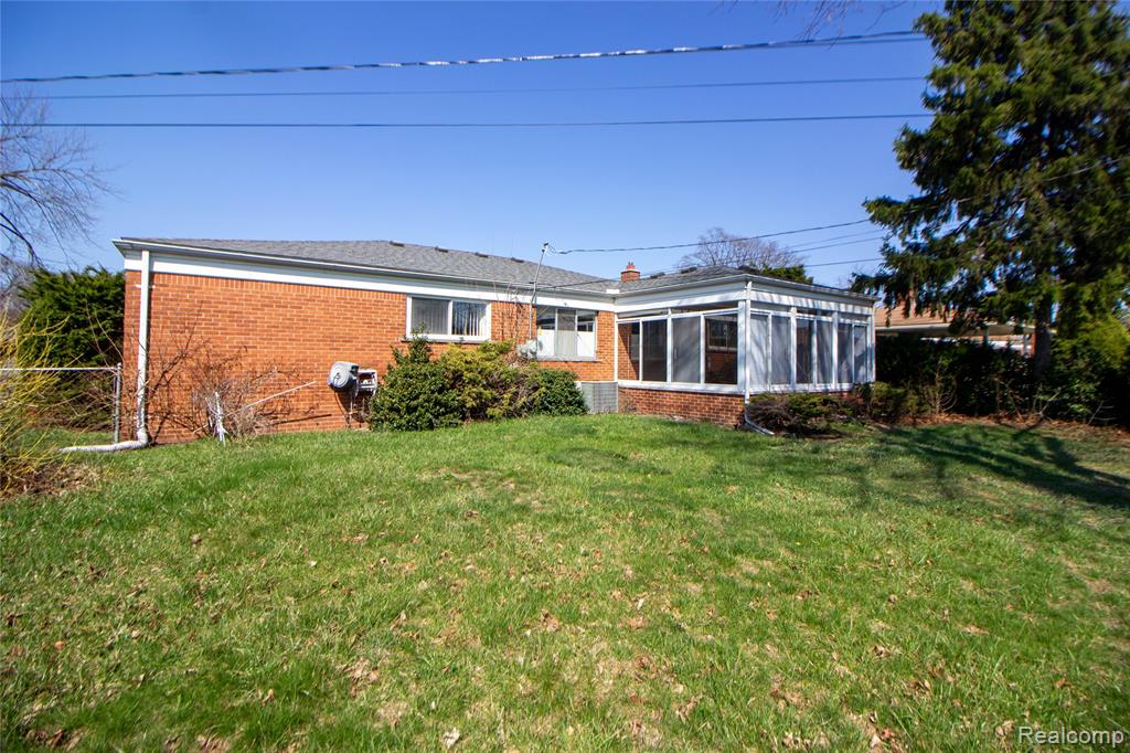 4558 Sudbury Drive, Warren, MI 48092 — Photo 13