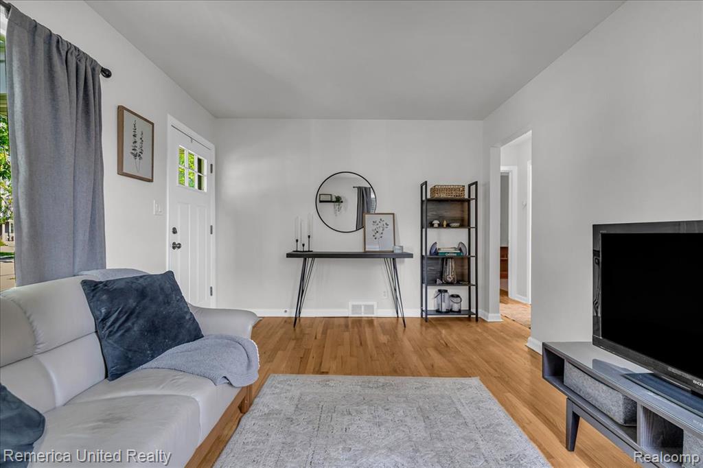 4240 Mandalay Avenue, Royal Oak, MI 48073 — Photo 3
