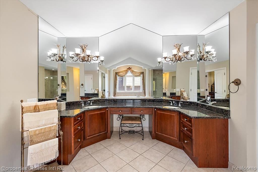 7220 Essex Drive, West Bloomfield, MI — Photo 56
