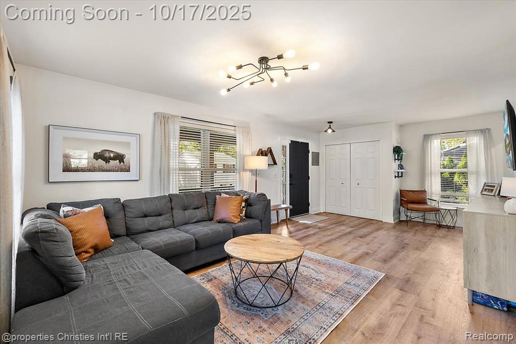3076 Pridham Street, Keego Harbor, MI 48320 — Photo 11