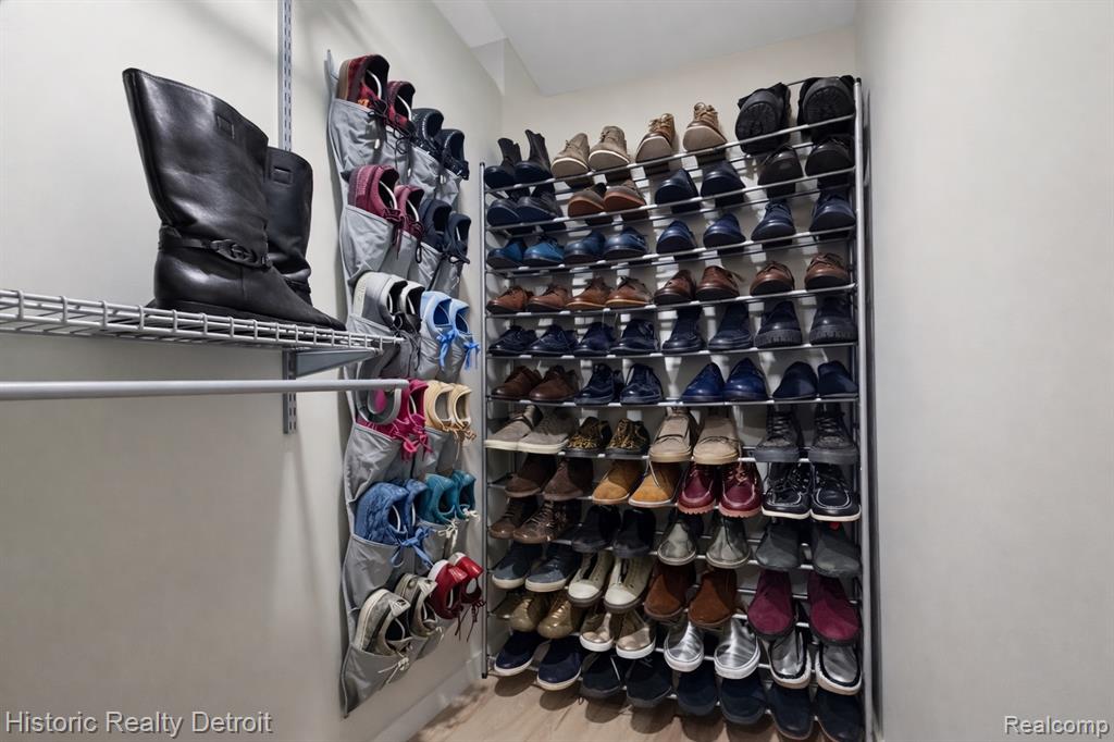 1300 E Lafayette Street E, 307, Detroit, MI 48207 — Photo 20