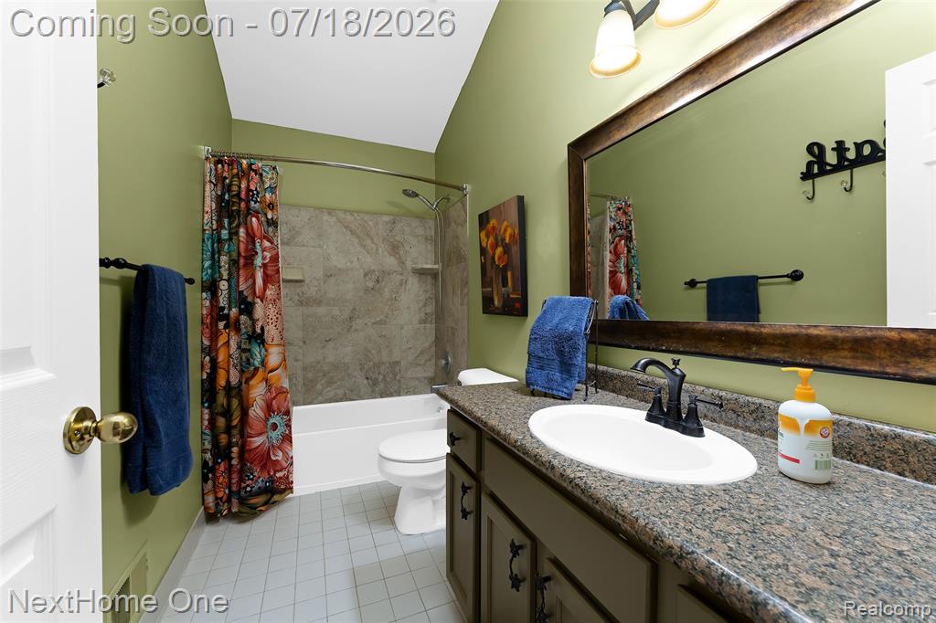 6496 Lake Meadow Drive, Waterford, MI 48327 — Photo 20