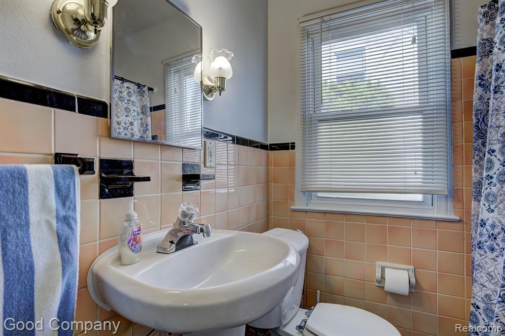 657 ALLEN Street, Ferndale, MI 48220 — Photo 19