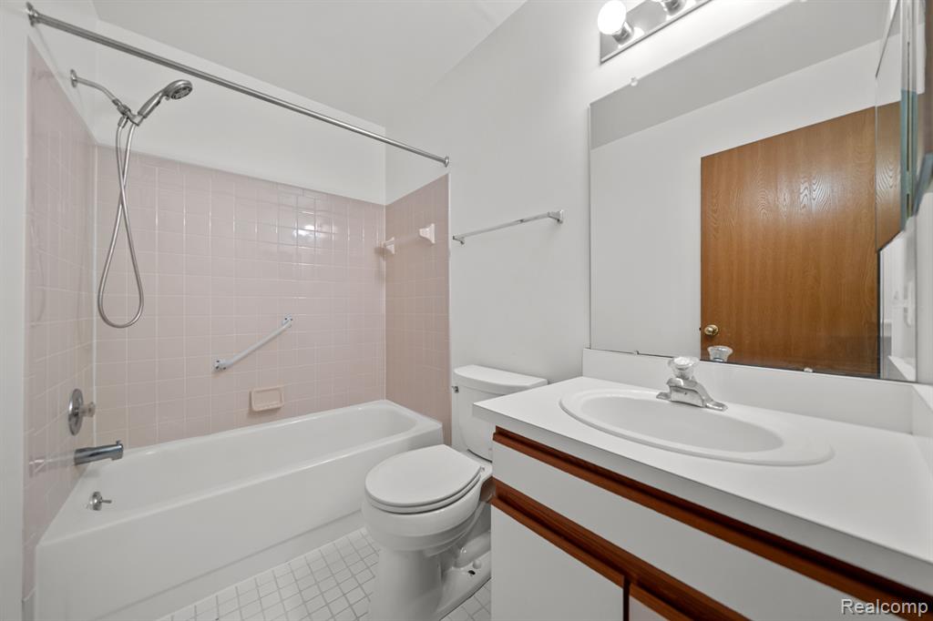 42565 Lilley Pointe Drive, Canton, MI 48187 — Photo 19