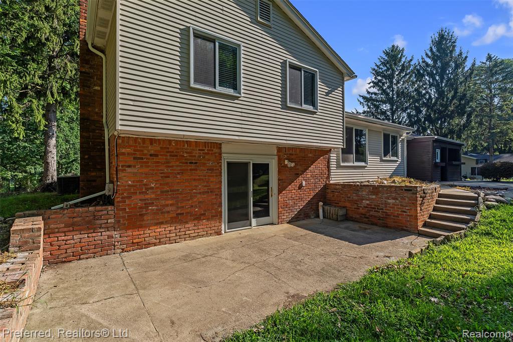 9366 Wild Oaks Circle, South Lyon, MI 48178 — Photo 42
