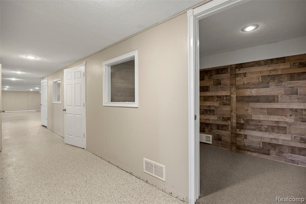 52909 10 Mile Road, South Lyon, MI 48178 — Photo 29