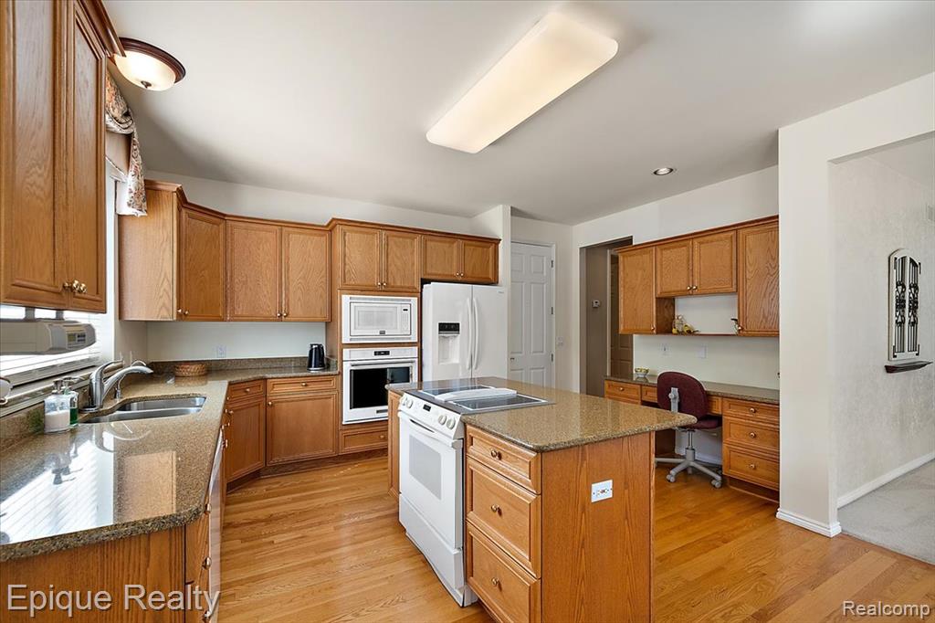 5675 Golf Pointe Drive, Clarkston, MI 48348 — Photo 19