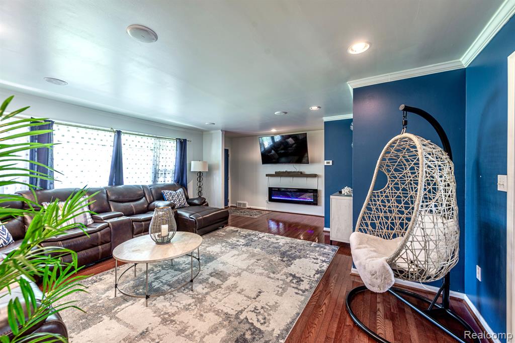 6861 N CLUNBURY Road, West Bloomfield, MI — Photo 10