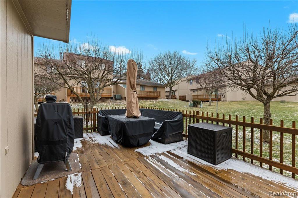 7928 MEADOW Drive, Waterford, MI 48329 — Photo 28