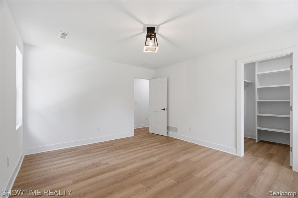 19320 Gaylord, Redford, MI 48240 — Photo 13