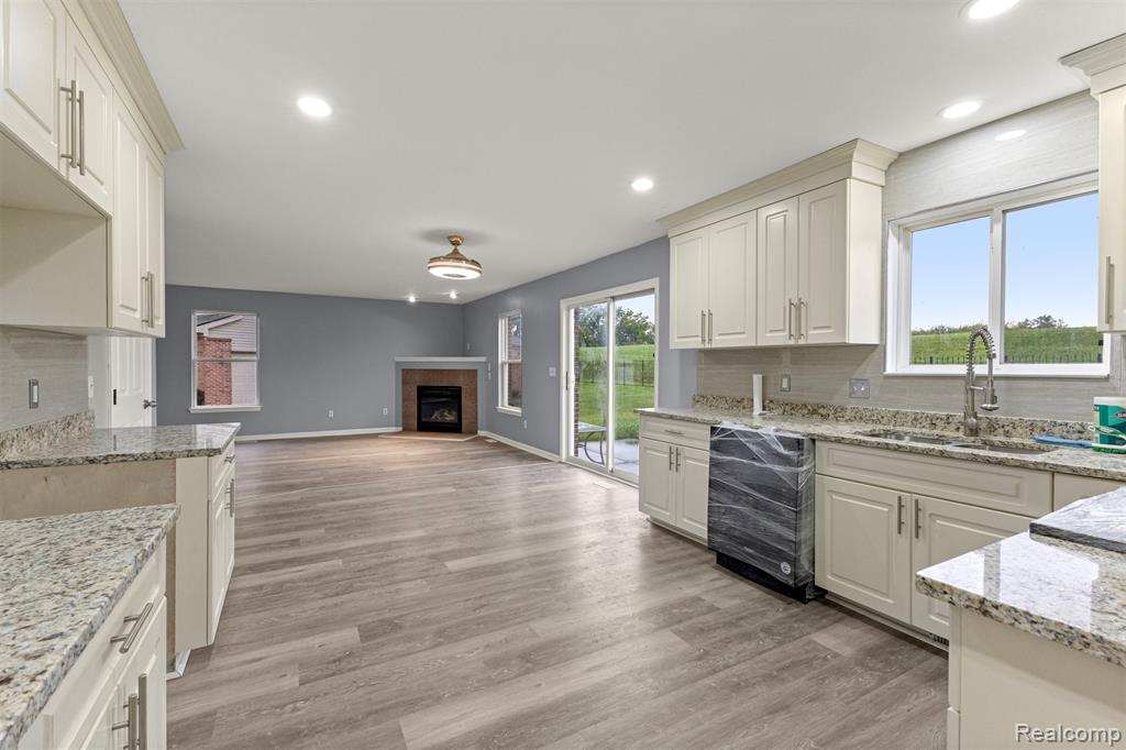 10913 Edlie Circle, Dearborn Heights, MI 48214 — Photo 16