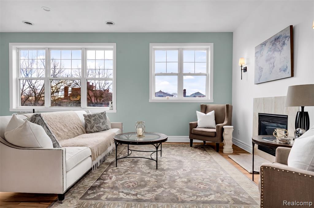 429 E Ferry Street - Photo 2