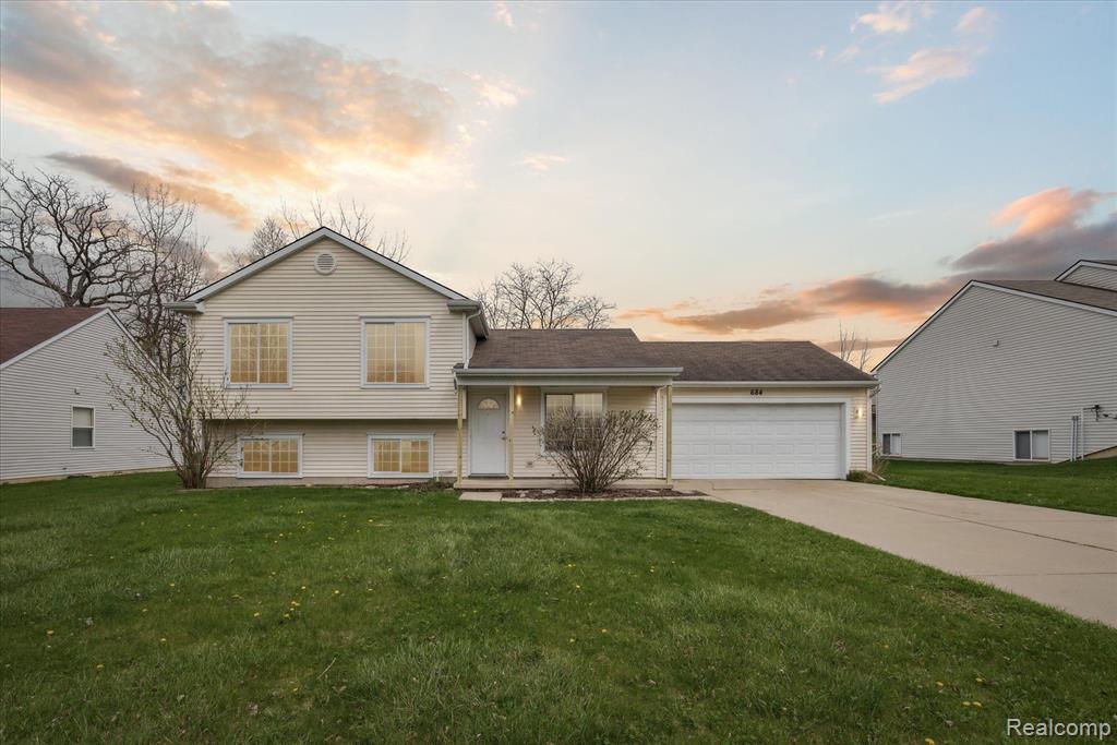 684 HAYSTACK Drive, Linden, MI 48451 — front exterior