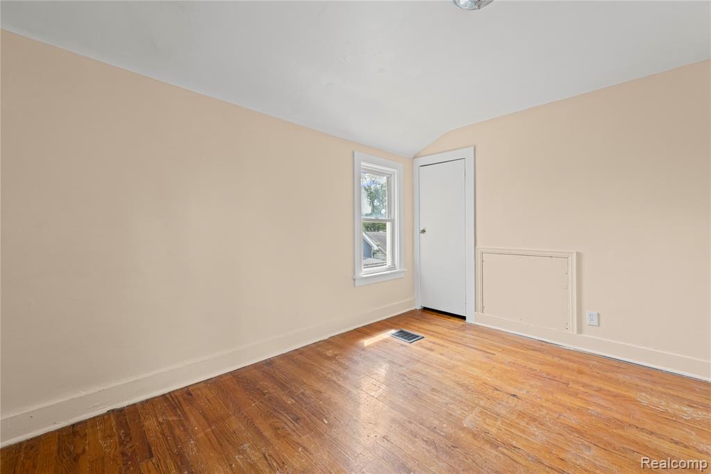 41 W George Avenue, Hazel Park, MI 48030 — Photo 10