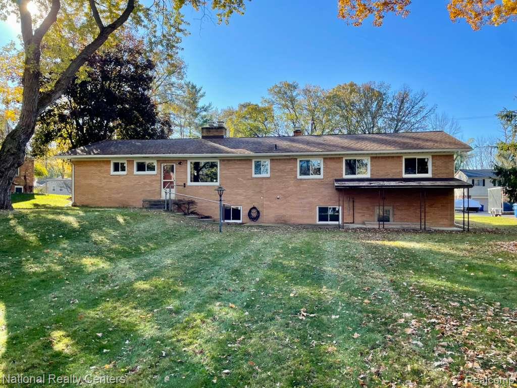 4264 Woodstock Road, Waterford, MI 48328 — Photo 43