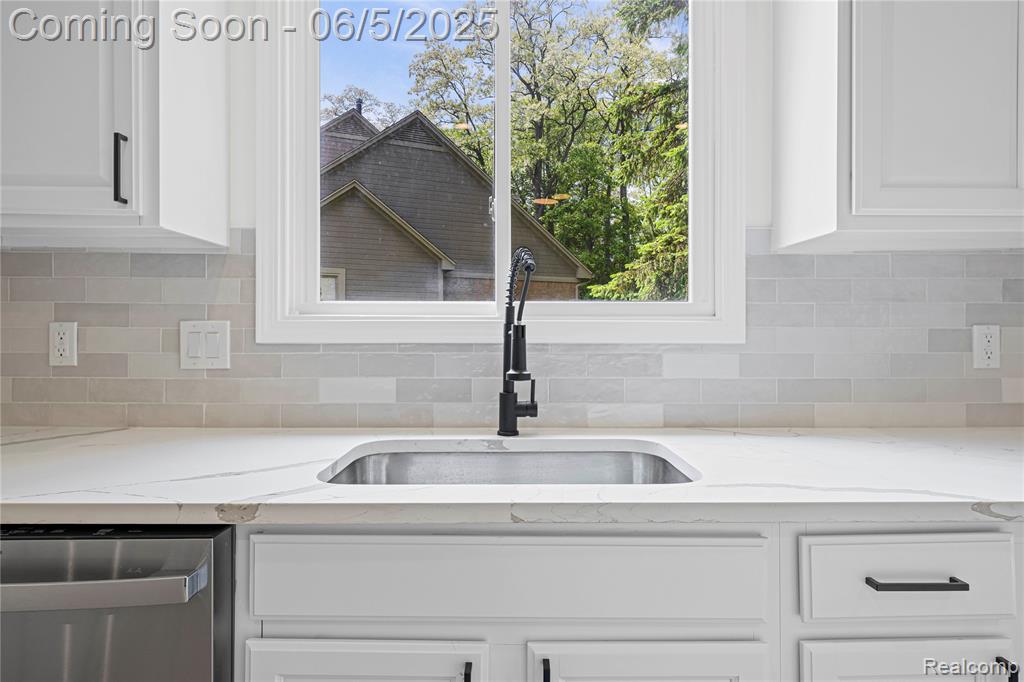 4610 Woodbine Circle, West Bloomfield, MI 48323 — Photo 13