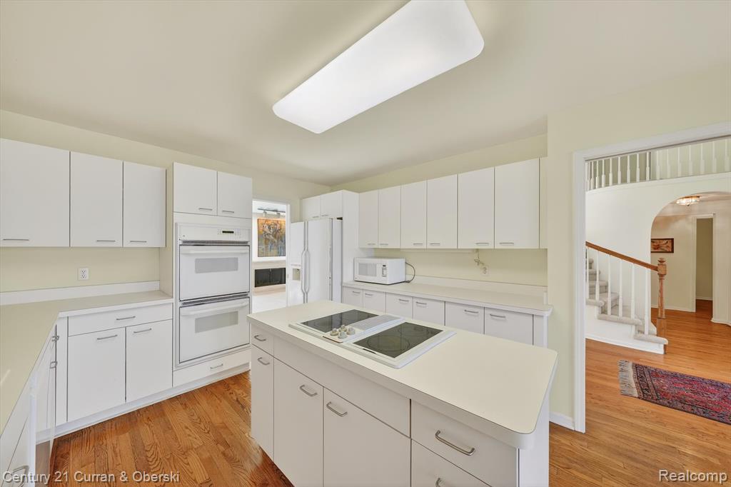 7307 Danbury Drive, West Bloomfield, MI — Photo 14