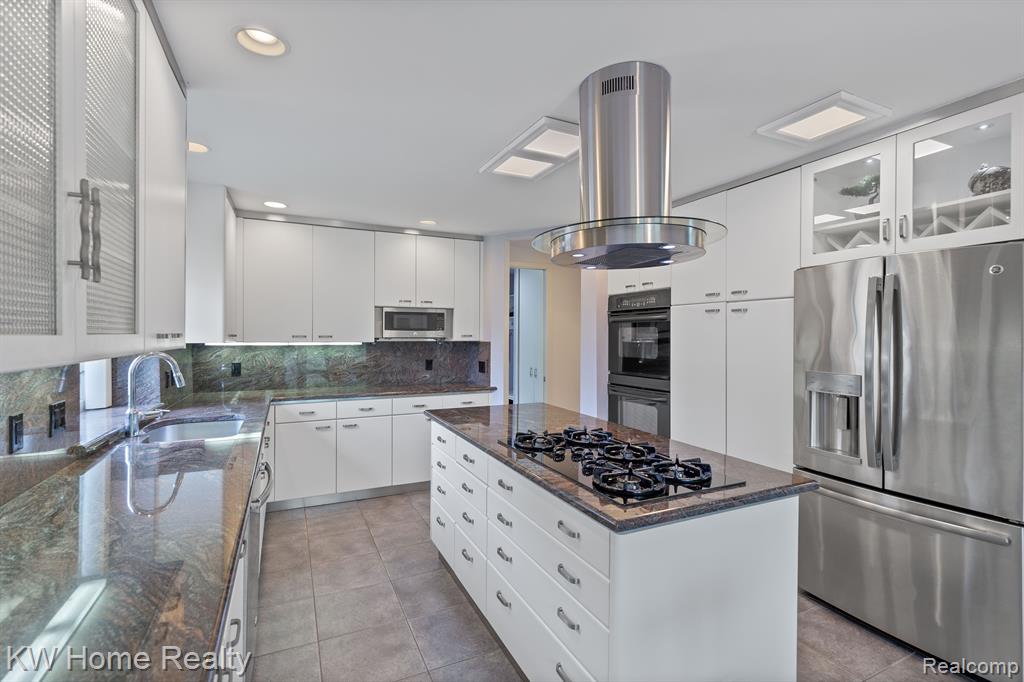 4958 COUNTRYSIDE Drive, West Bloomfield, MI 48323 — Photo 15