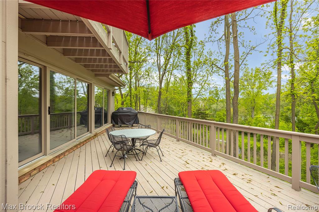 4933 Woodcliff Hill Road N, West Bloomfield, MI 48323 — Photo 38