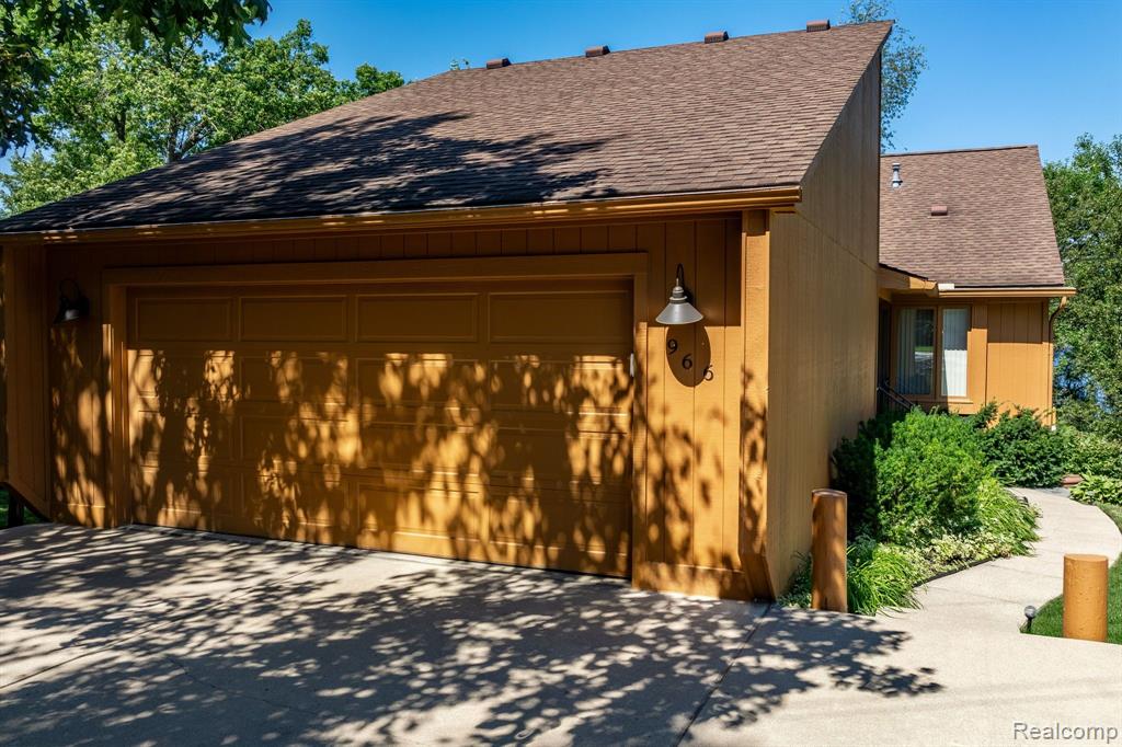 966 WOLVERINE Drive, Wolverine Lake, MI 48390 — Photo 4
