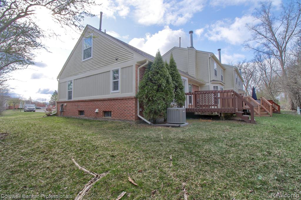 43697 YORKVILLE, Canton, MI 48188 — Photo 22