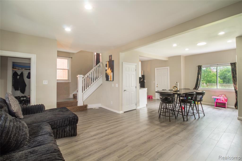 15344 Dexter Avenue - Photo 5