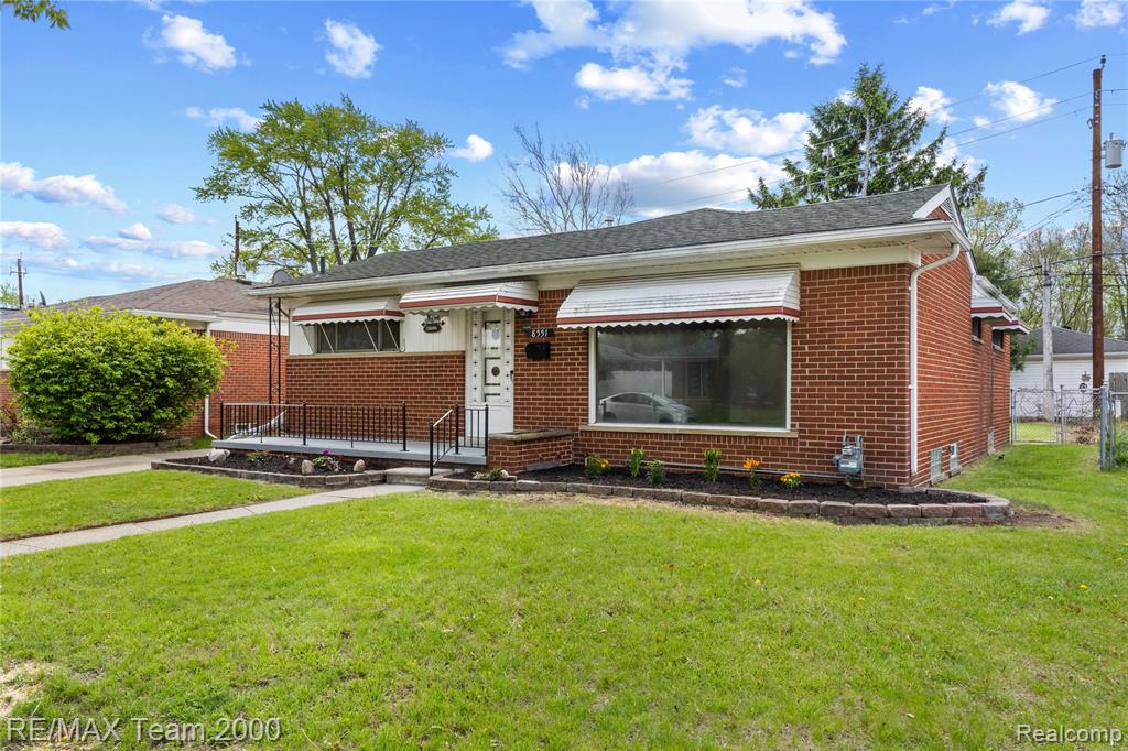 8551 Rockland Street, Dearborn Heights, MI 48127 — Photo 36