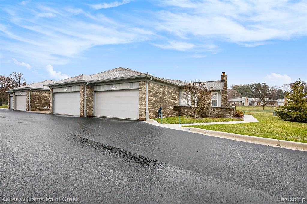 48630 SUTTON BAY, Utica, MI 48315 — front exterior