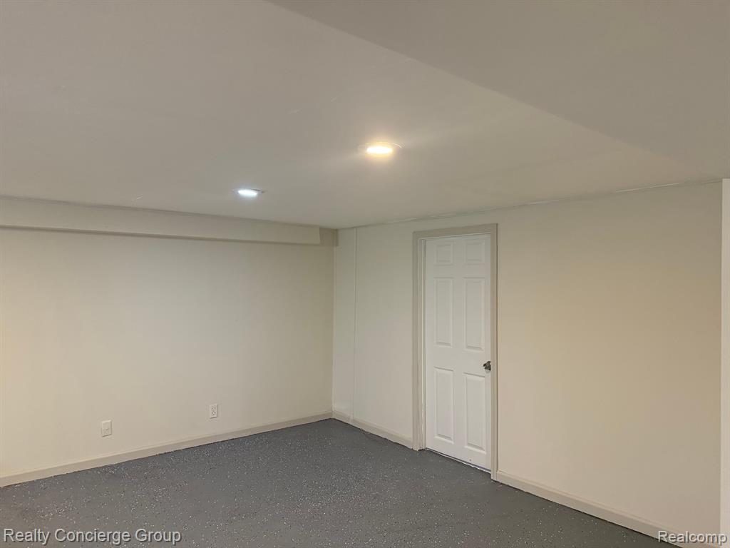 400 N LEONA Avenue, Garden City, MI — Photo 33