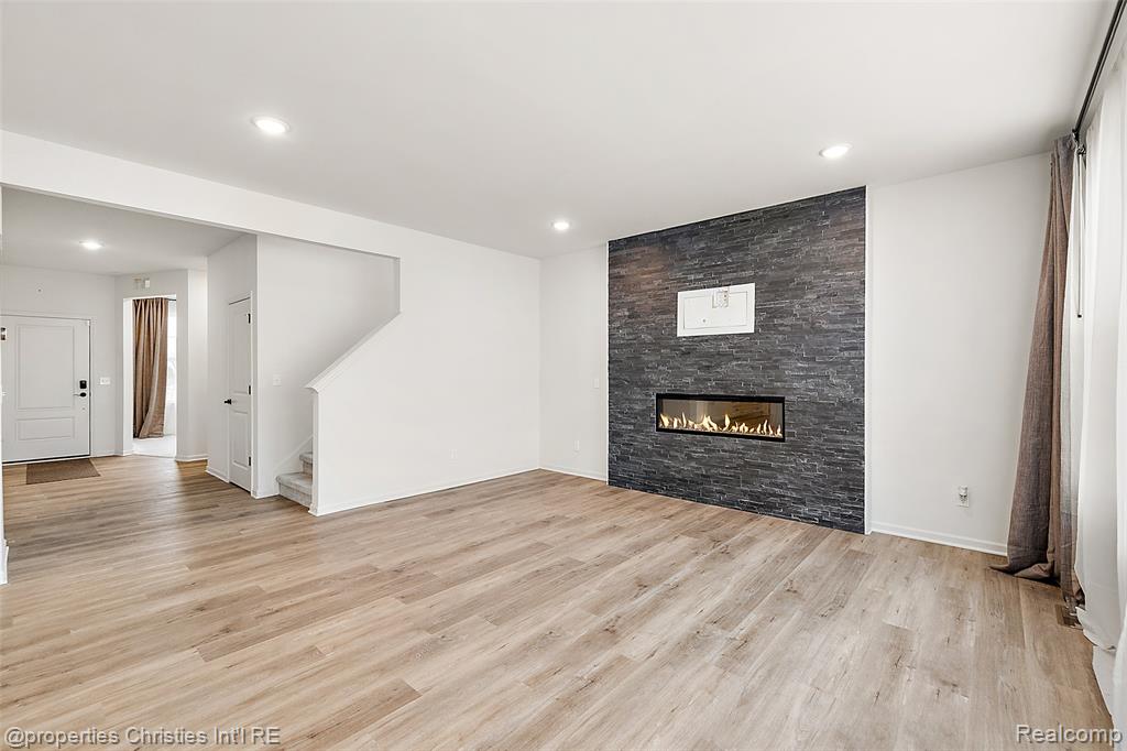 2436 Parkshore Drive, Commerce Twp, MI 48382 — Photo 10