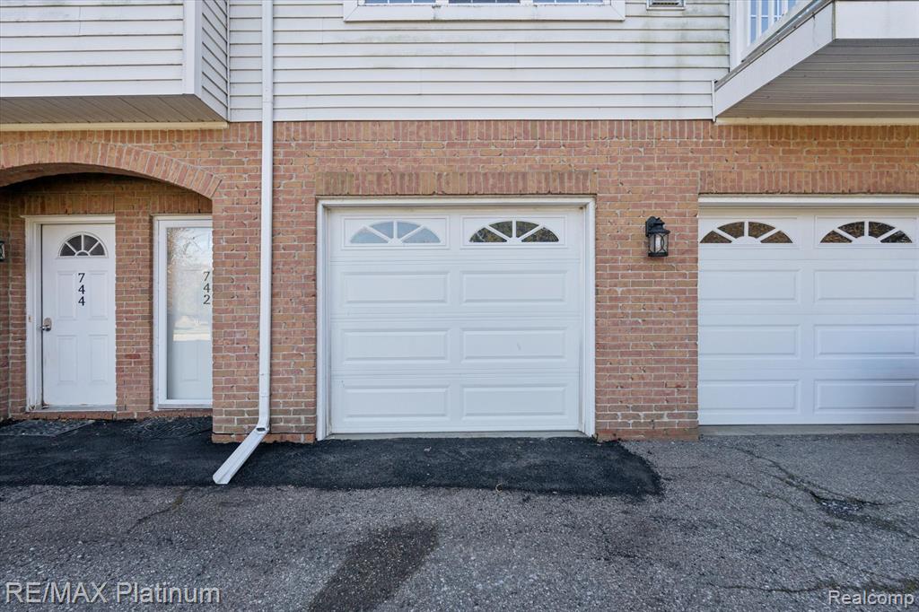 742 Olde English Circle, Howell, MI 48855 — Photo 4