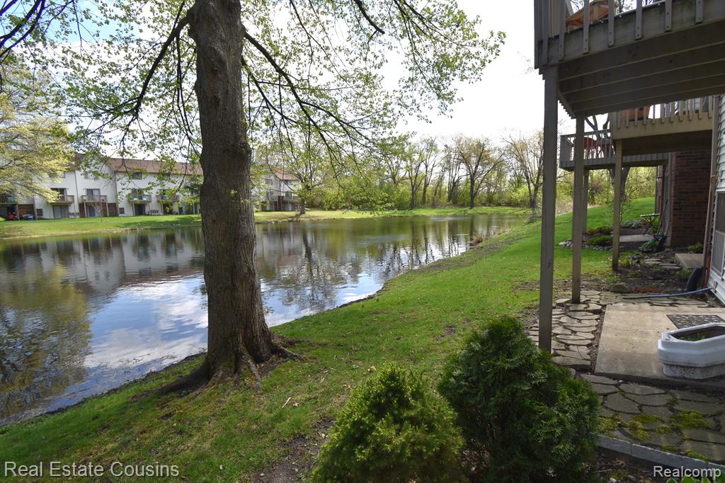 7230 BLUEWATER Drive, 130, Clarkston, MI 48348 — Photo 23