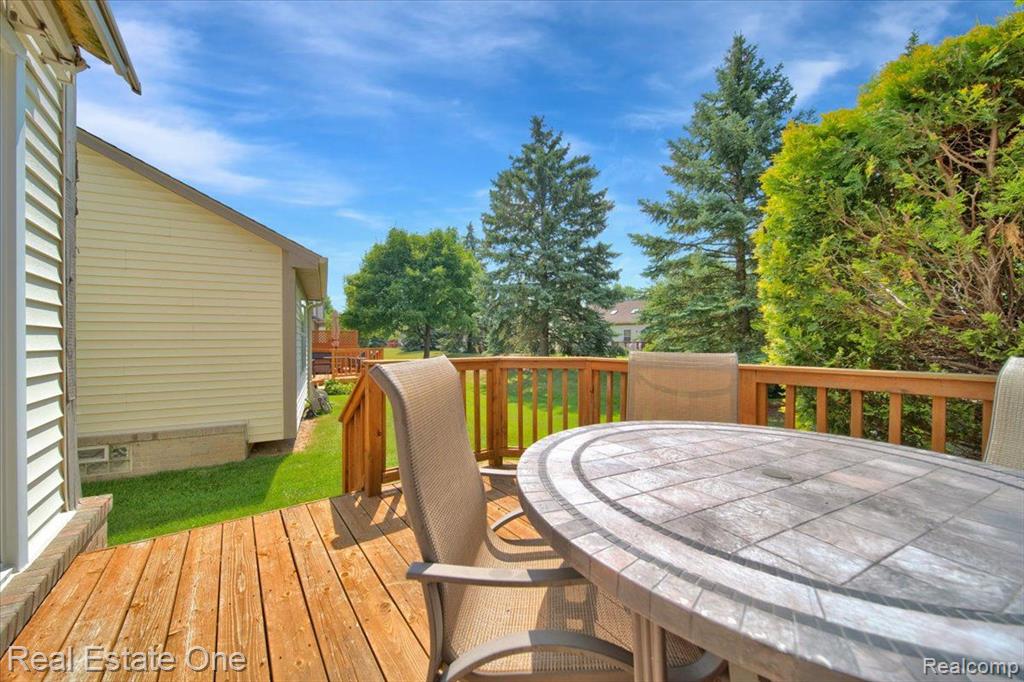 295 WINDING Brook, Commerce Twp, MI 48390 — Photo 33