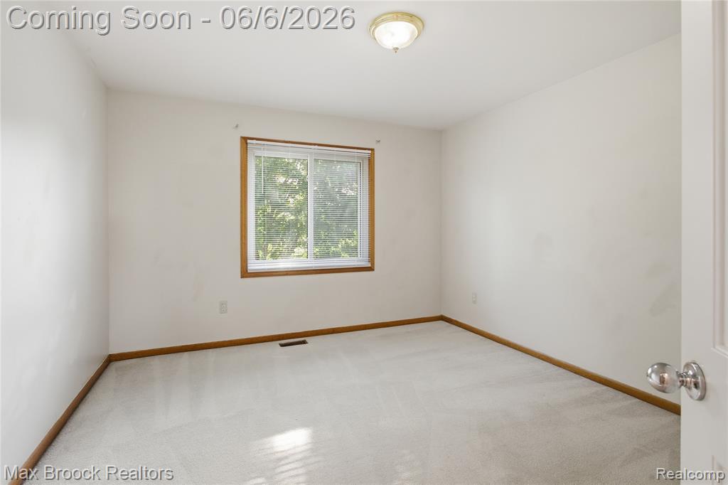 46547 Glen Eagle Drive, Utica, MI 48315 — Photo 37