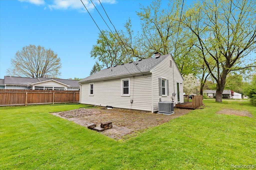 15403 MAXWELL Avenue, Plymouth, MI 48170 — Photo 7