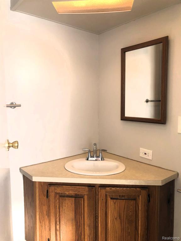 604 Juniper Court, Jonesville, MI 49250 — Photo 14