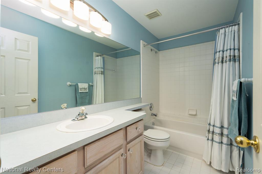 41642 Haggerty Woods Court, Canton, MI 48187 — Photo 23