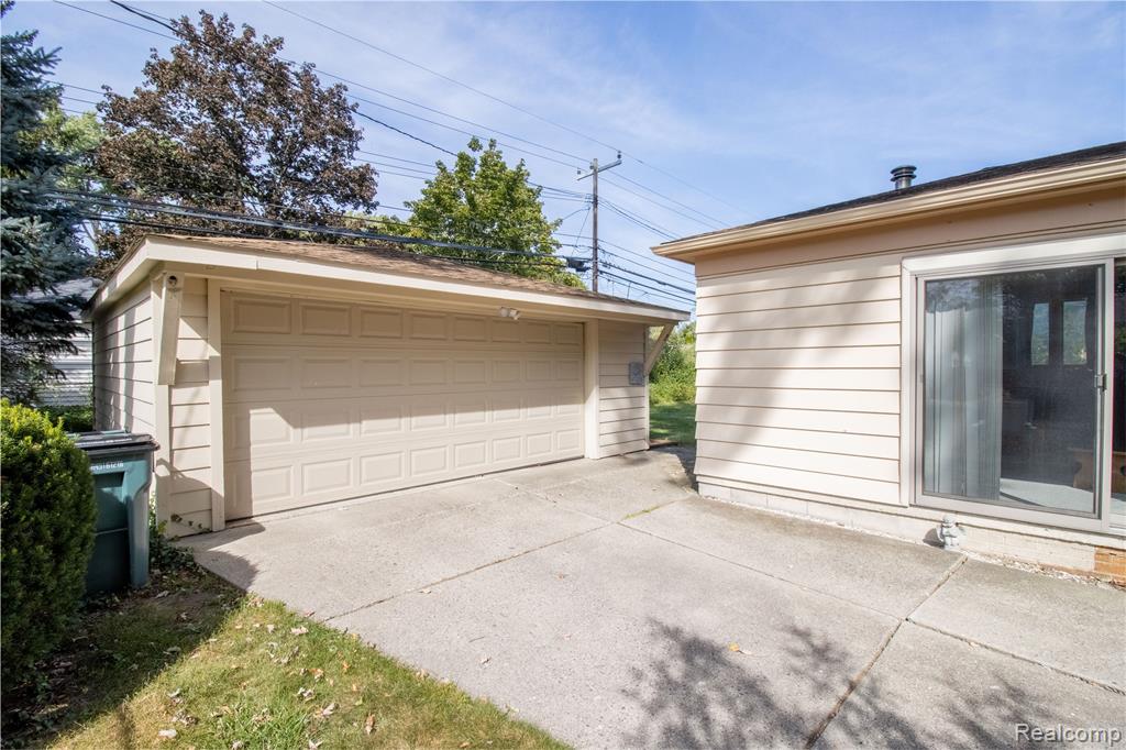 17058 W 13 Mile Road, Beverly Hills, MI 48025 — Photo 40